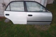 Prawe drzwi i błotnik do toyoty corolli E 11