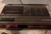 Radiomagnetofon kasetowy z zegarem Uniwersum