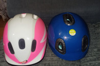 Sprzedam  dwa kaski dzieciece