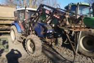 Ciągnik rolniczy FARMTRAC TRAKTORS z ładowczem