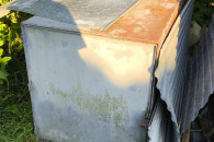 Metalowa skrzynia schowek