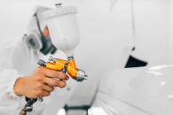 Zatrudnie lakiernika do malowania profili