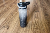 Bidon plastikowy 900ml z słomką nowy