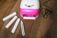 Lampa UV do paznokci w wyświetlaczem LCD