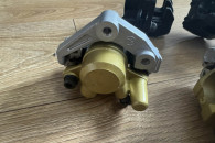 Zacisk hamulcowy jednotłoczkowy z klockami