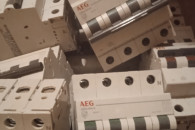 sprzedam duza ilosc wylacznikow roznicowek i in