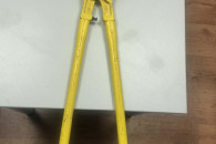 Szczypce do wycinania otworów w blachach trapez