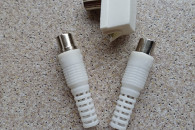 Gniazdo antenowe + 2 wtyki antenowe nowe