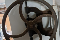 Zabytkowa wiertarka kowalska