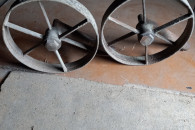 Koła metalowe śred. 50cm., mocne na łożyskach,